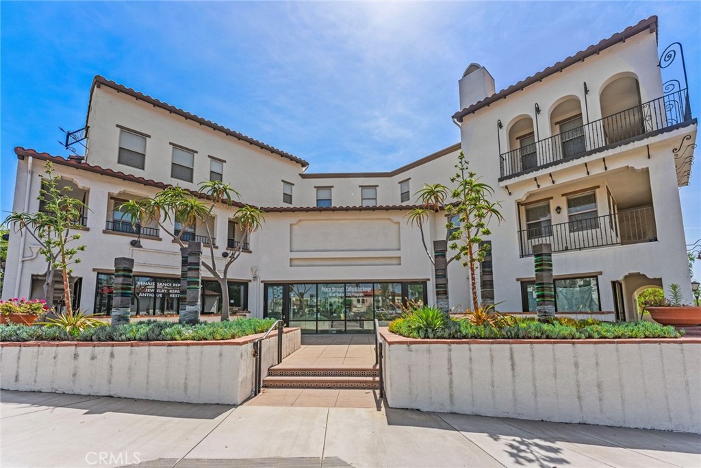 503 S Brea Boulevard 18