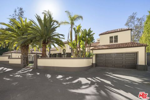 Photo of 10557 Rocca Place, Los Angeles, CA 90077 (MLS # 26646223)