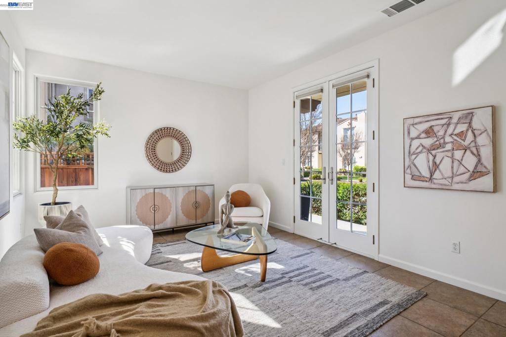 220 Hollister Avenue