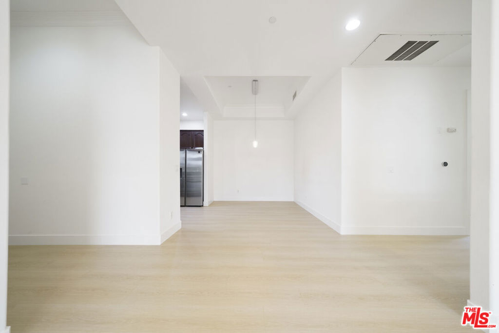 309 S Mariposa Avenue 301