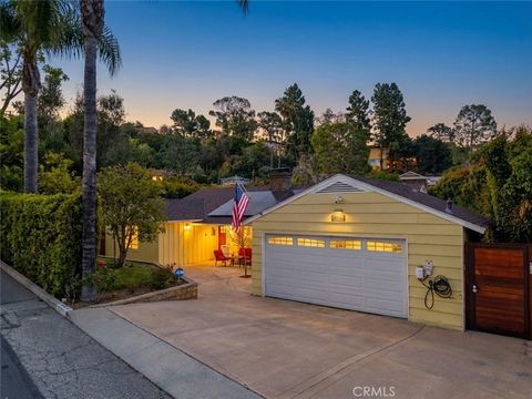 Photo of 660 Woodbury Road, Glendale, CA 91206 (MLS # GD26086470)