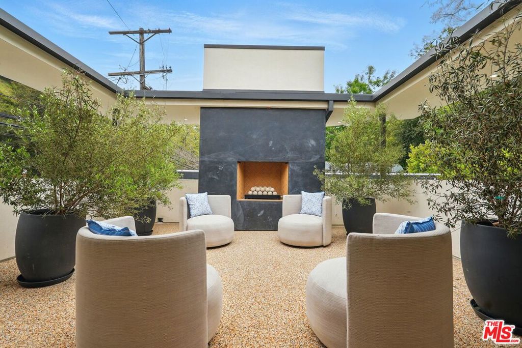 913 N Beverly Glen Boulevard