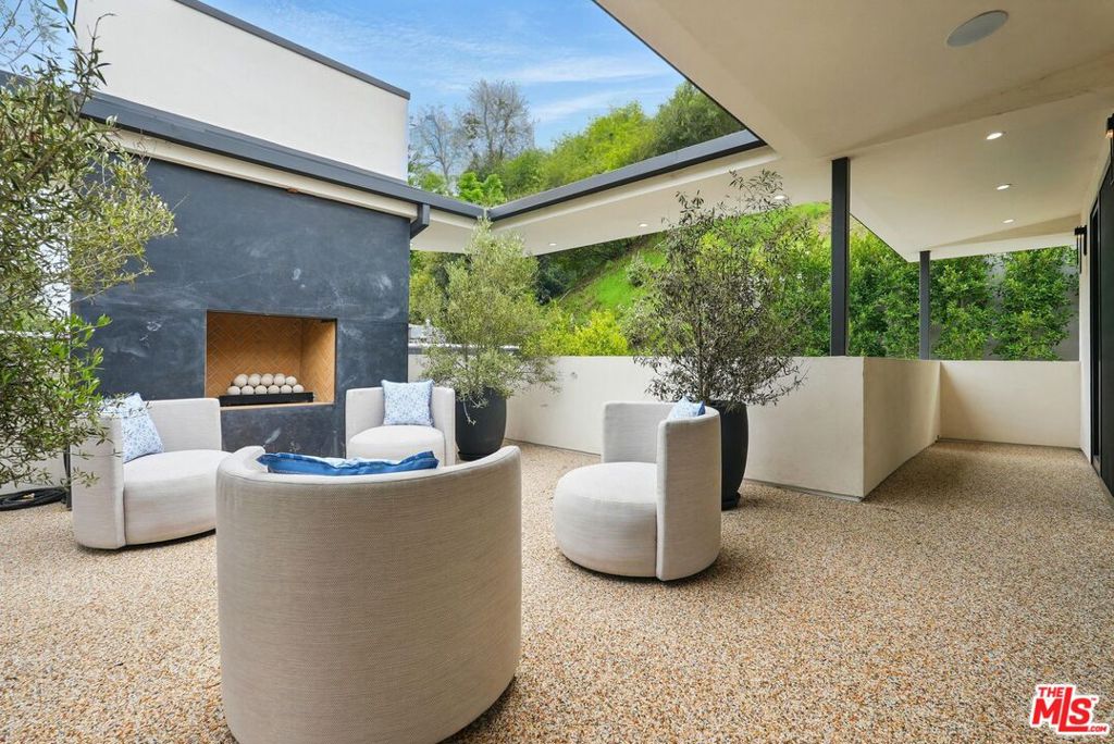 913 N Beverly Glen Boulevard