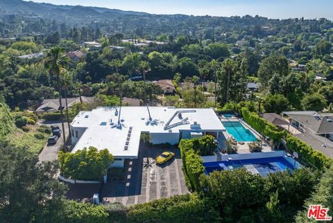 Photo of 16411 Garvin Drive, Encino, CA 91436 (MLS # 26678259)