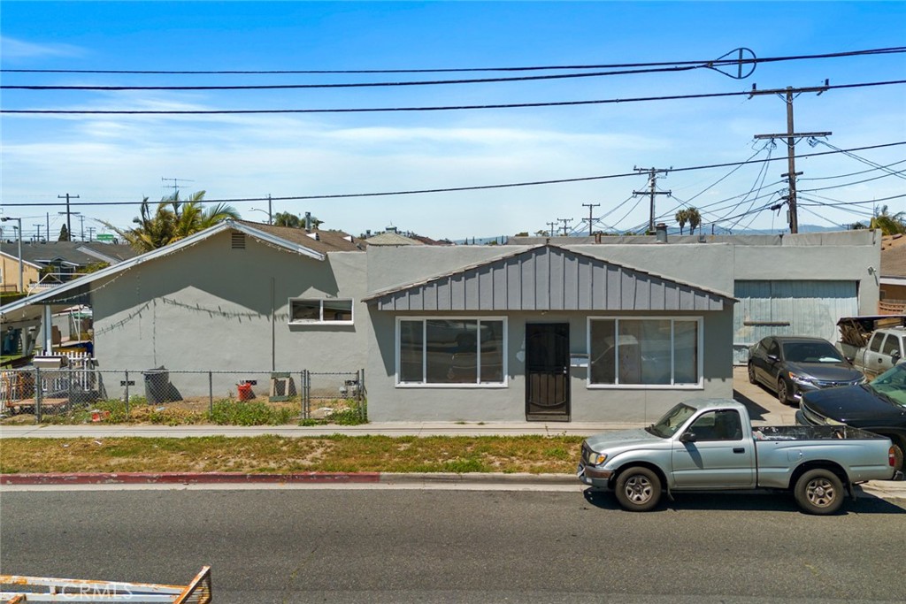 2715 Marine Avenue