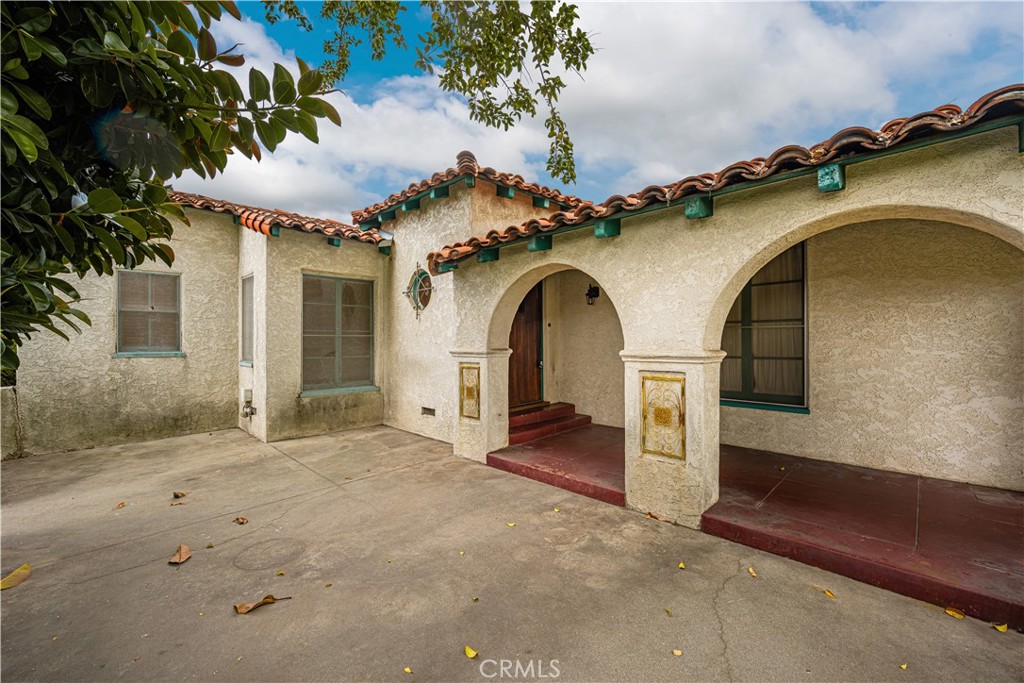 5703 Kauffman Avenue