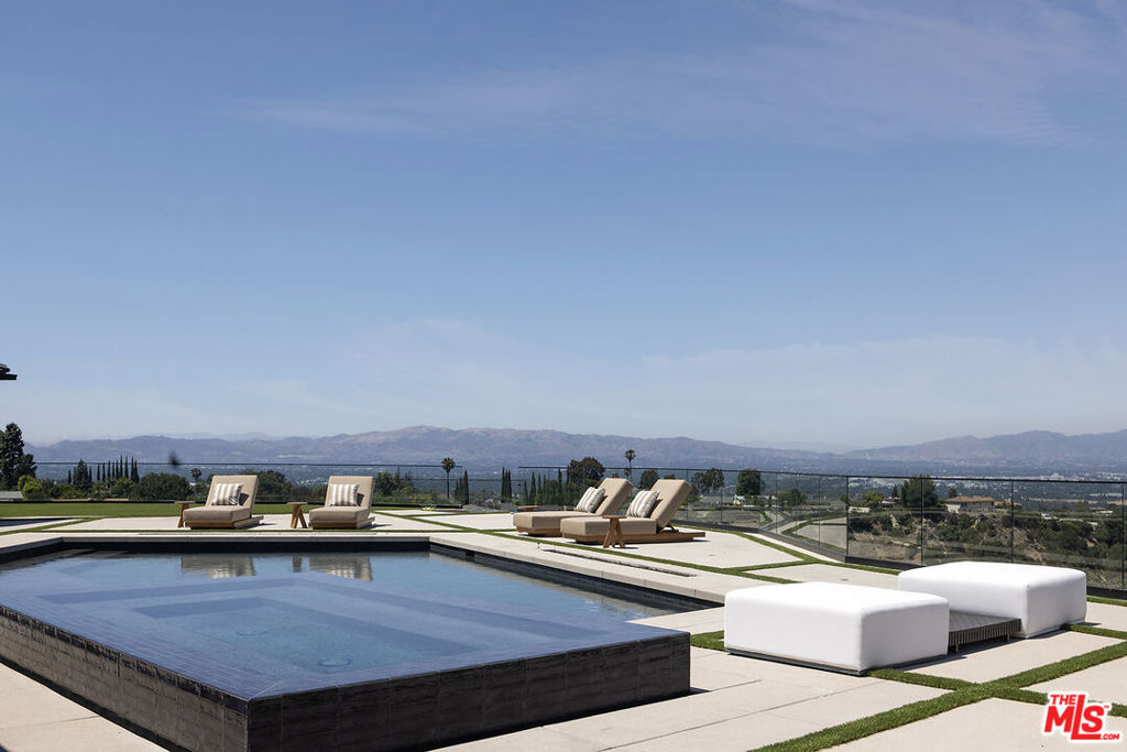 16401 Mulholland Drive