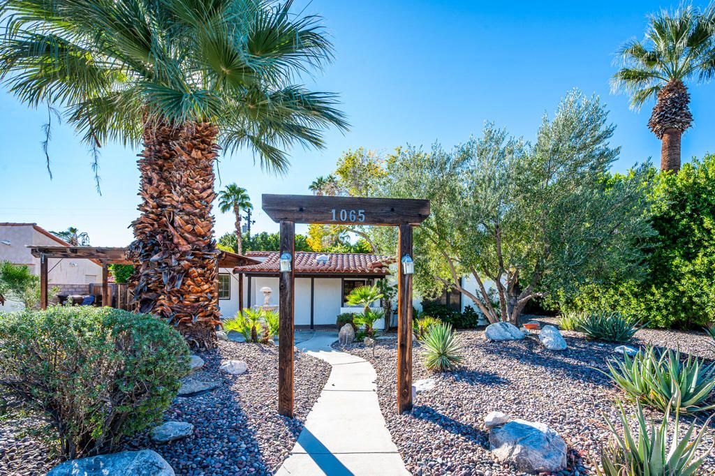 Photo of 1065 E San Jacinto Way, Palm Springs, CA 92262 (MLS # 219140233PS)
