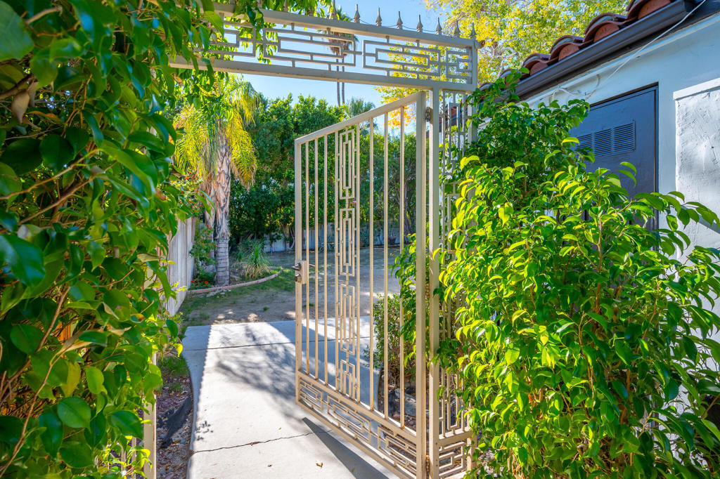 Movie Colony East - Residential