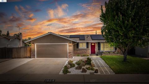 Photo of 1864 Cherrywood Pl Pl, Manteca, CA 95336 (MLS # 41131416)