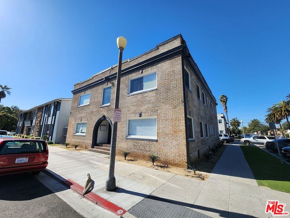 310 W 8th Street