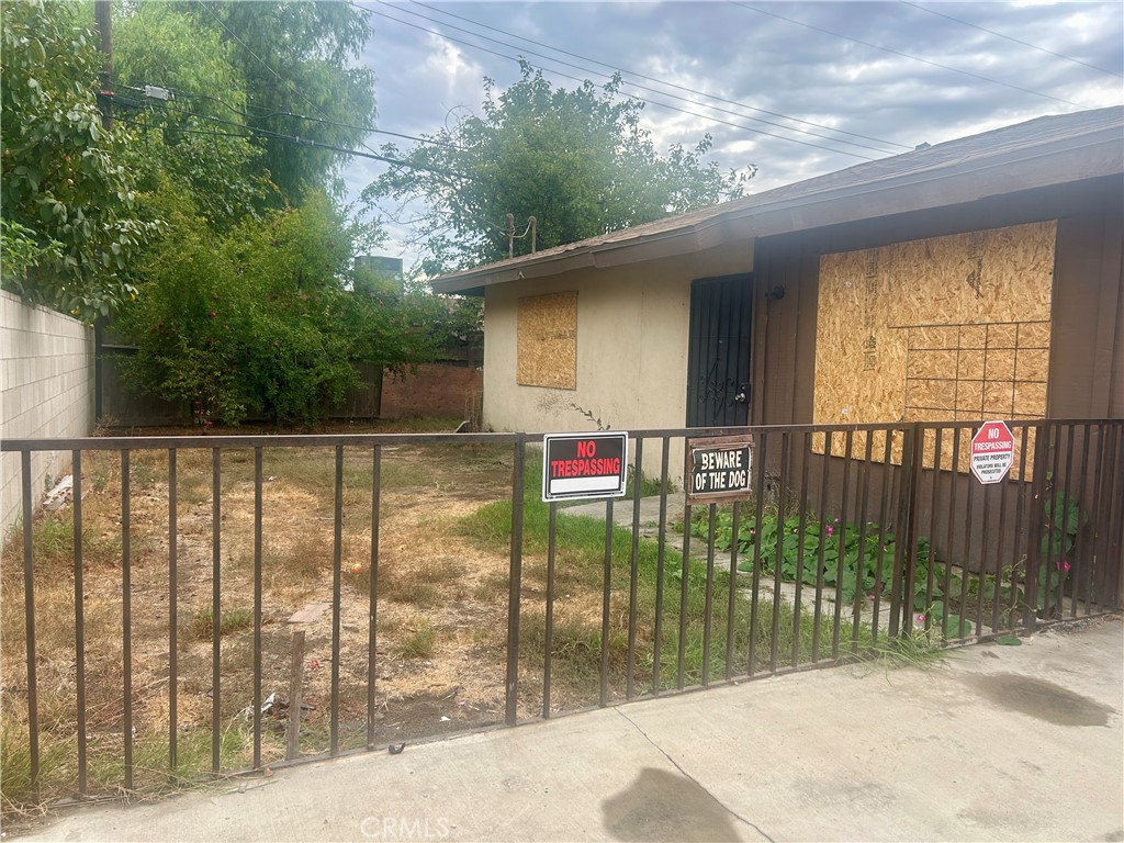 Main image without alt text