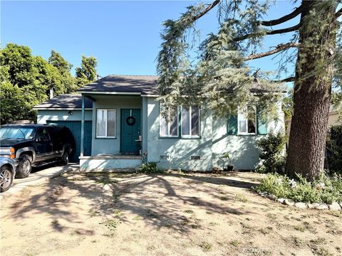 Photo of 14125 Lanark Street, Panorama City, CA 91402 (MLS # OC26068749)