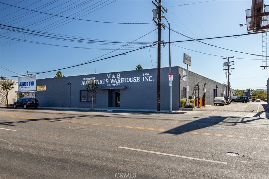 Prime business opportunity! Auto Parts Warehouse in Van Nuys offering approximately 5,000 square feet full of inventory and featuring 1 bathroom. Find furniture, fixtures, and equipment that is great for storage and display. A lot of auto part inventory. Signage is clean and modern with high visibility. Located in an industrial area near many businesses and close to restaurants, coffee shops, and markets. Easy access to the 405-Fwy and 101-Fwy. Do not miss out!