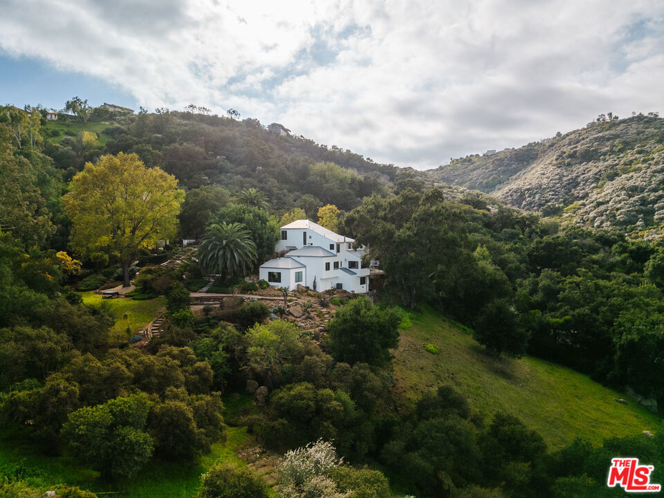 2002 Tuna Canyon Road