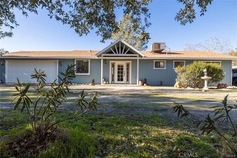 Photo of 33030 Road 233, North Fork, CA 93643 (MLS # FR26052821)