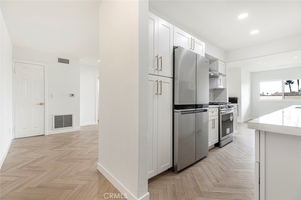 Totally renovated 2nd floor unit with a large balcony (appx 160sf) overlooking Griffith park mountains. Large dinning room and master walk in closet. Hot water and gas paid by the hoa (included in the HOA). The unit has a fireplace in the living room. Very bright and airy unit. List of renovations will be provided soon. The building has an elvator and laundry faucility, community room. 1 car parking and several guest parkings. Wall storage unit in front of the parking space. The HOA dues cover earthquake insurance.