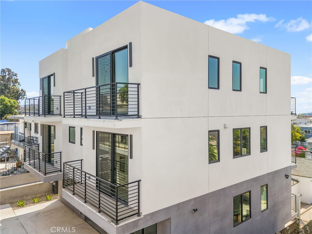 227 N Burlington Avenue