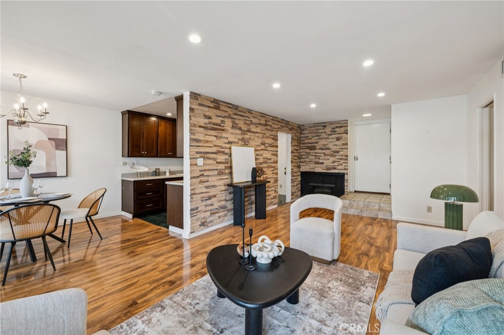 125 S Sierra Madre 215