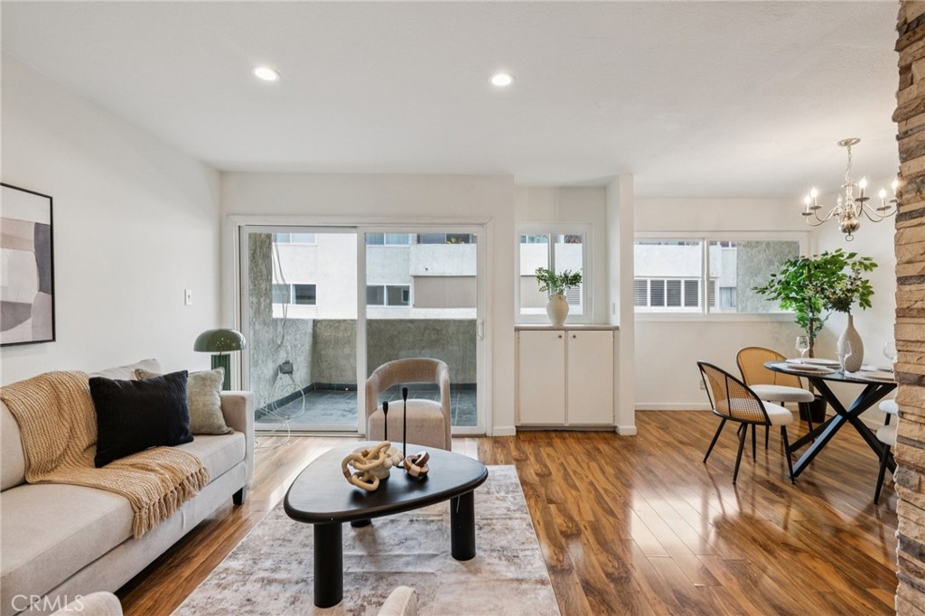 125 S Sierra Madre 215