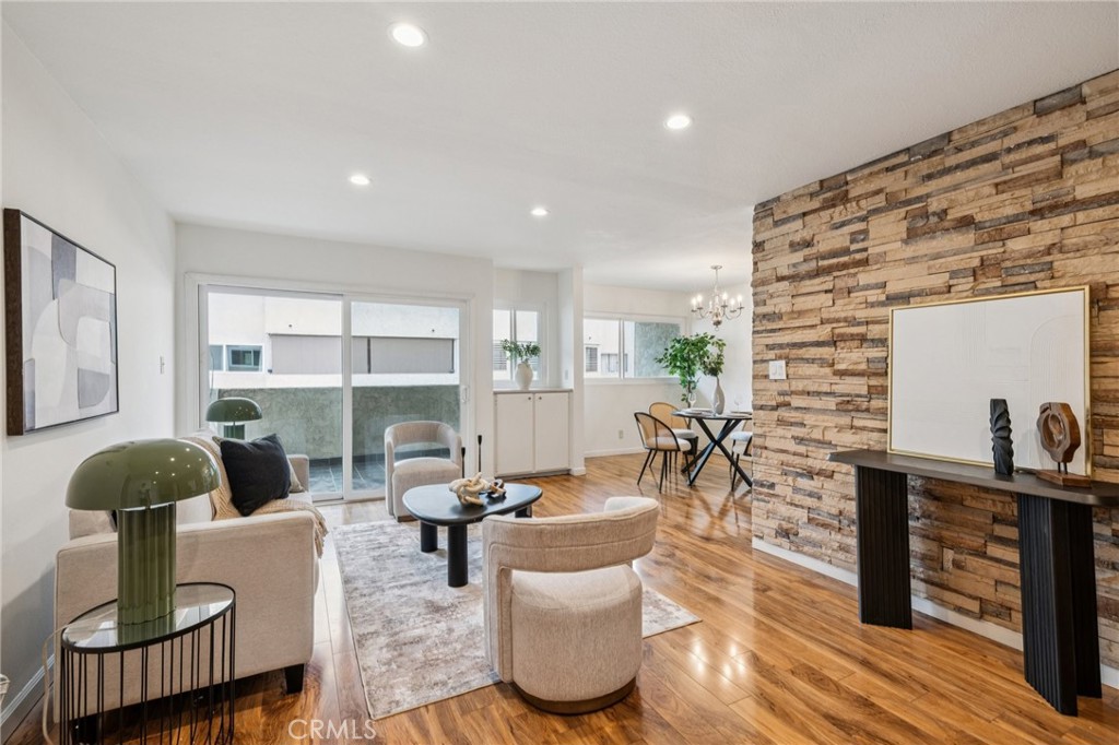 125 S Sierra Madre 215