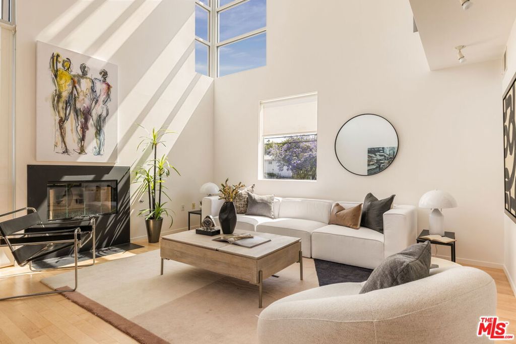 Properties 5806 Waring Avenue 11