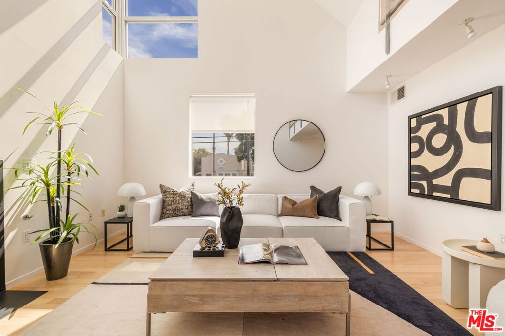 Properties 5806 Waring Avenue 11