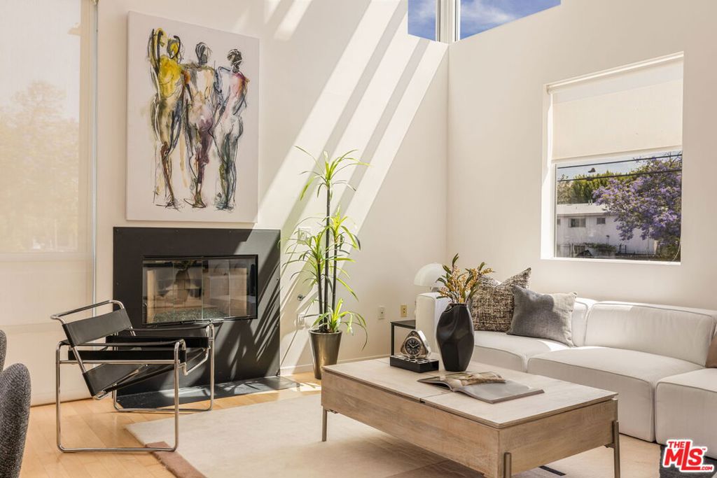 Properties 5806 Waring Avenue 11
