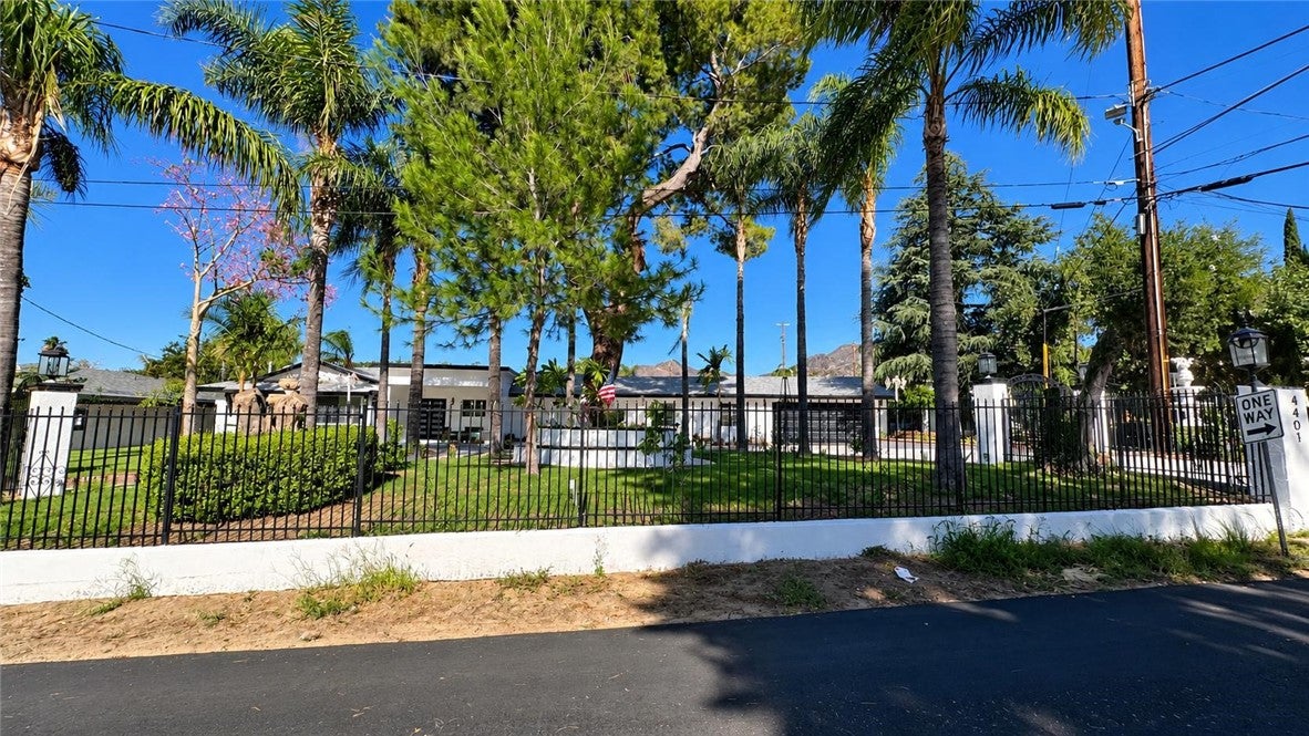14401 Lakeside Street