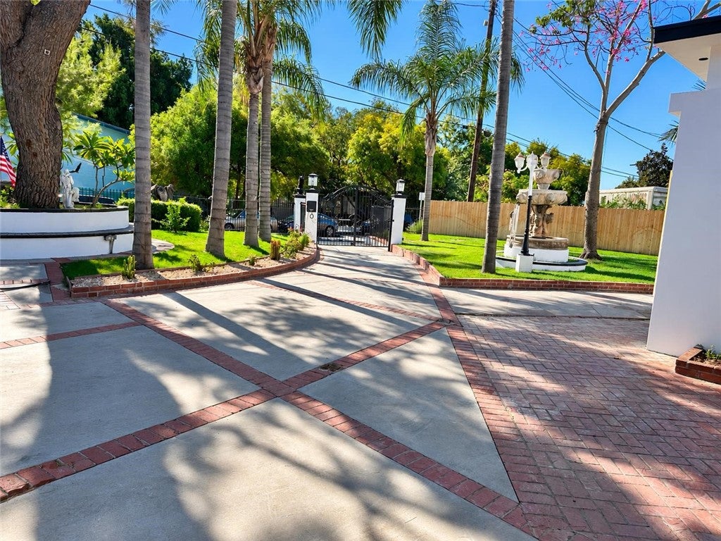 14401 Lakeside