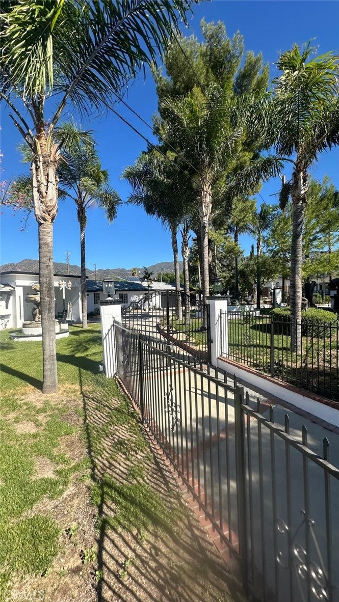 14401 Lakeside