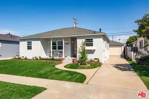 MLS: 26698543