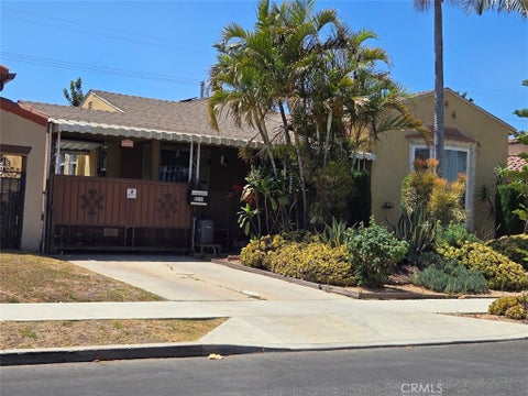 Photo of 8215 S Mariposa AVE, Los Angeles, CA 90044 (MLS # IN26200410)