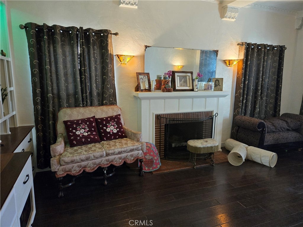 8215 S Mariposa