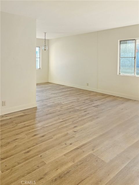 Photo of 208 S Mariposa Ave #8, Los Angeles, CA 90004 (MLS # PF25249323)