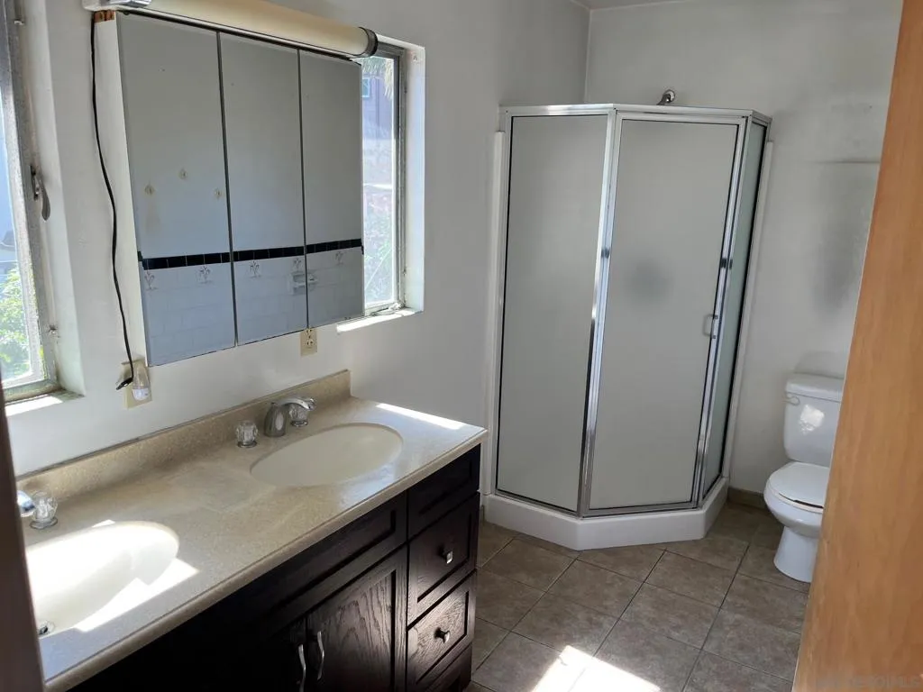 San Diego, California 92107, United States, 3 Bedrooms Bedrooms, ,2 BathroomsBathrooms,Residential,Active,201571