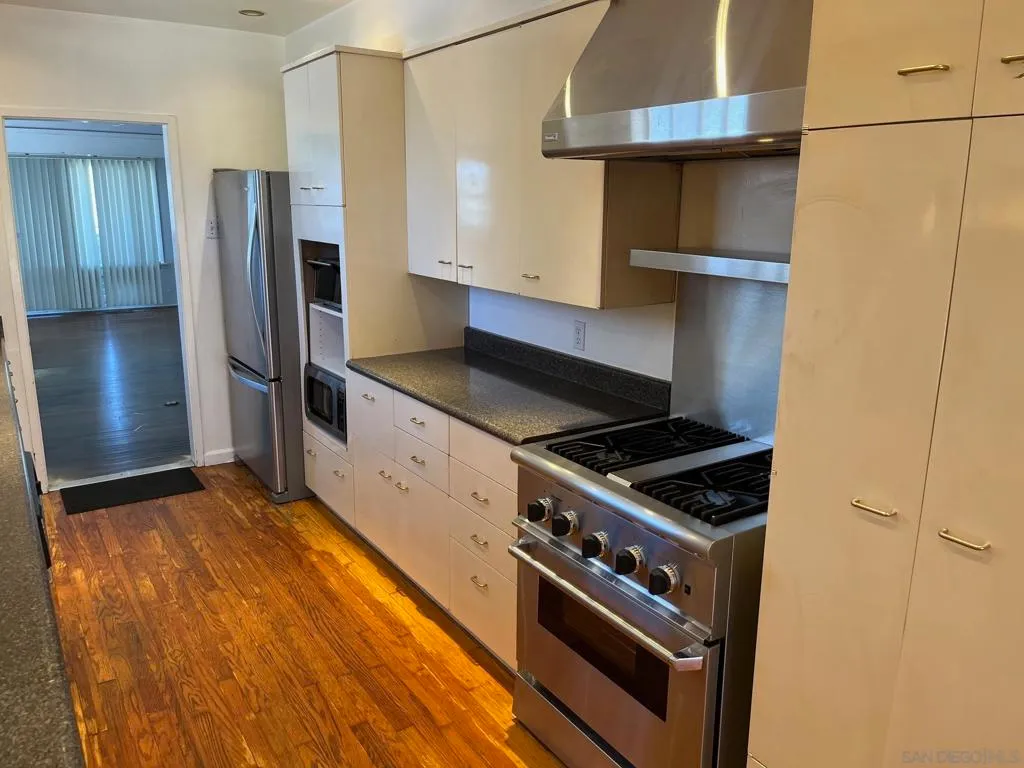 San Diego, California 92107, United States, 3 Bedrooms Bedrooms, ,2 BathroomsBathrooms,Residential,Active,201571