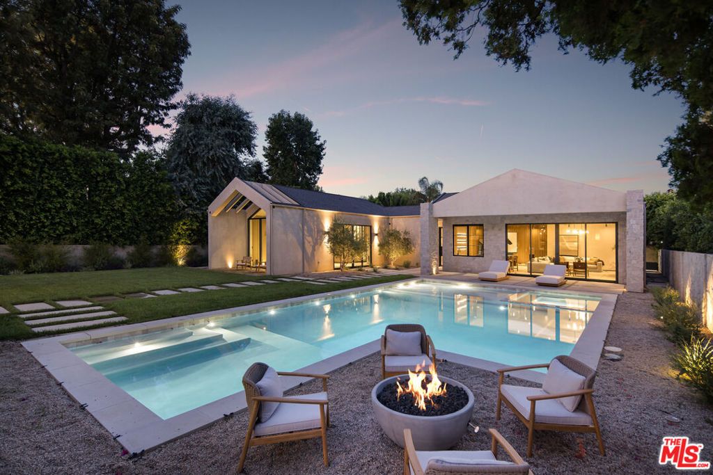 Photo of 5056 Louise Avenue, Encino, CA 91316 (MLS # 26645185)