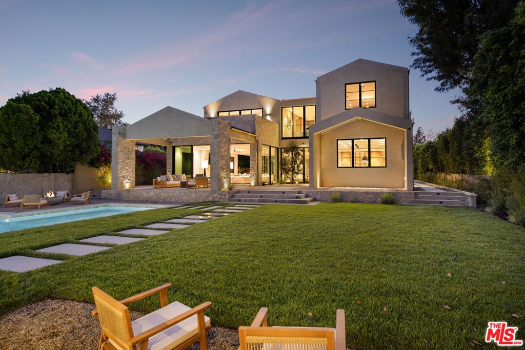 Photo of 5056 Louise Avenue, Encino, CA 91316 (MLS # 26645185)