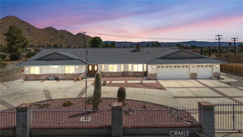 Photo of 19311 Roanoke Road, Apple Valley, CA 92307 (MLS # HD26187767)
