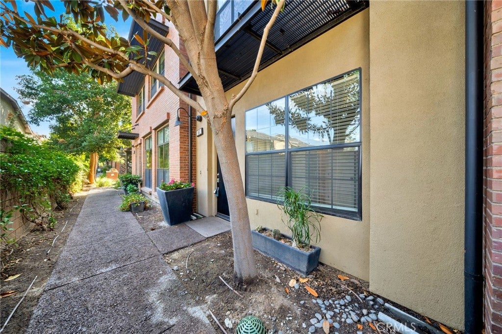 563 W Maple Avenue, Orange CA 92868