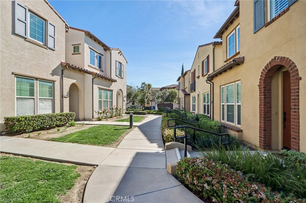 20329 Paseo Las Olivas