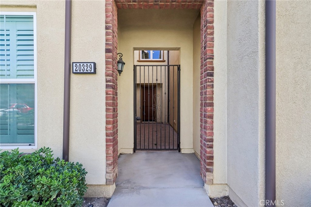 20329 Paseo Las Olivas