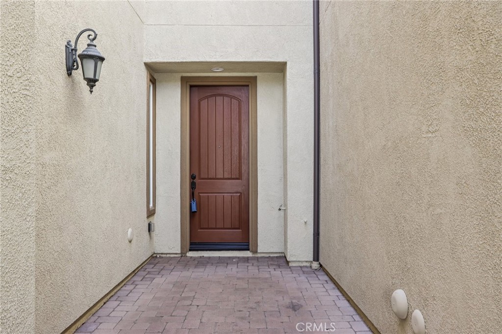 20329 Paseo Las Olivas