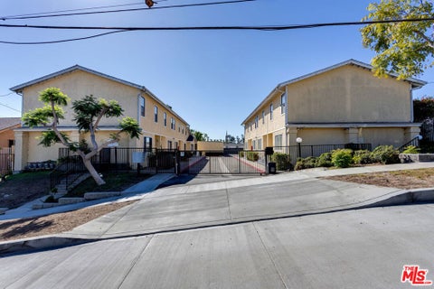 Photo of 578 Stepney Street, Inglewood, CA 90302 (MLS # 26104531)