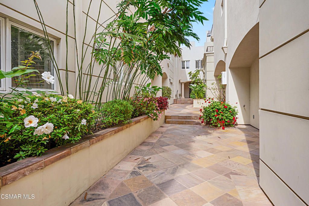 Photo of 1217 Yale Street #103, Santa Monica, CA 90404 (MLS # 226001561)