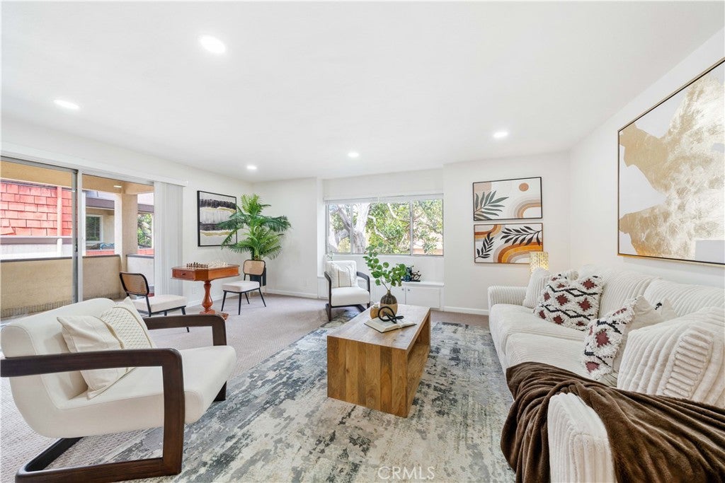 5674 Windsor Way 201, Culver City CA 90230