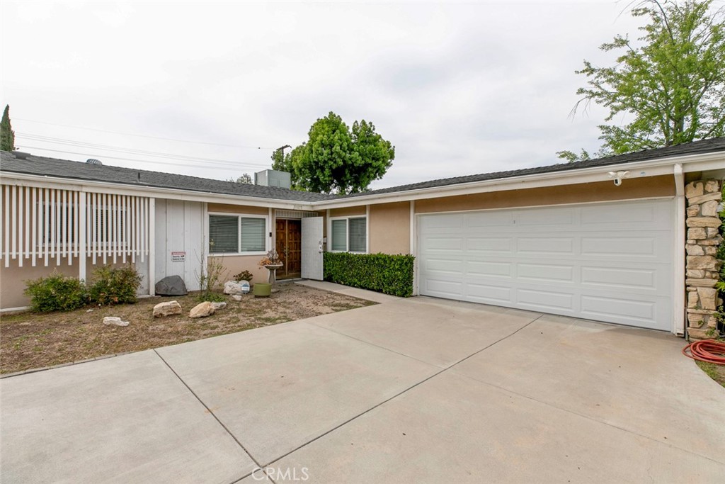 10415 Wish Avenue