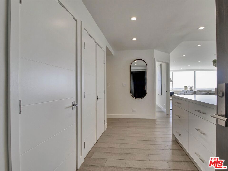 2220 Avenue Of The Stars 2605