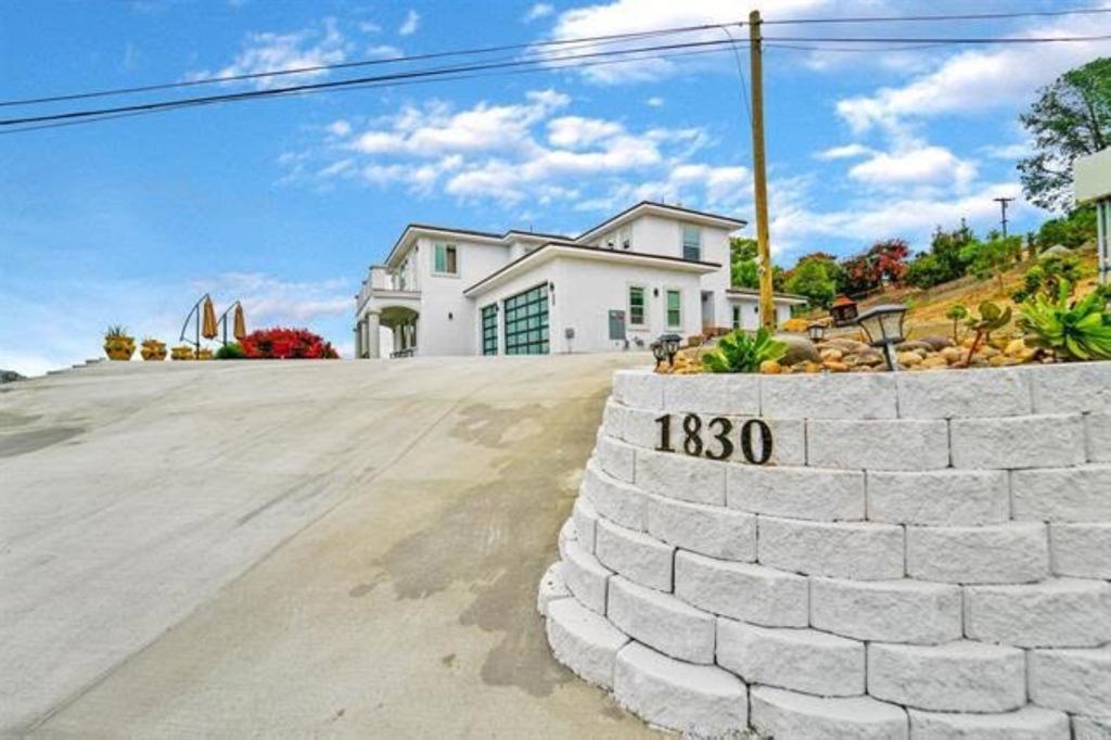 1830 Vista Way